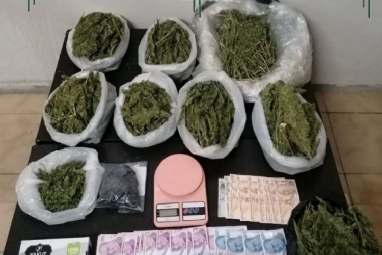 4 kilo 280 gram esrar ele ge&ccedil;irildi