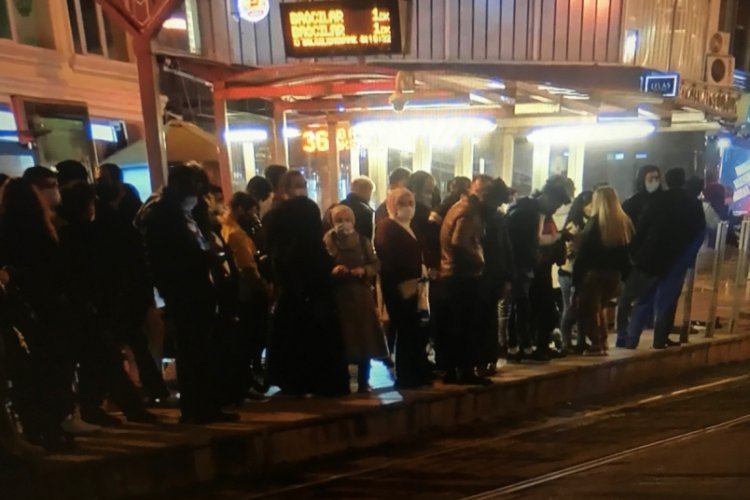 İstanbul'da tramvaylarda korkutan kalabalık