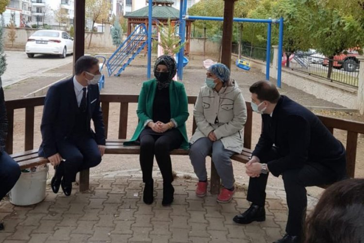 &Ccedil;i&ccedil;ek hemşire koronavir&uuml;se 20 g&uuml;nde 4 kurban verdi