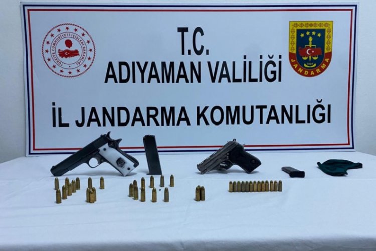Jandarma ruhsatsız silah ele ge&ccedil;irdi