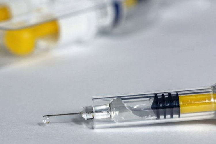 AstraZeneca ve Sputnik V aşıları birlikte denenecek