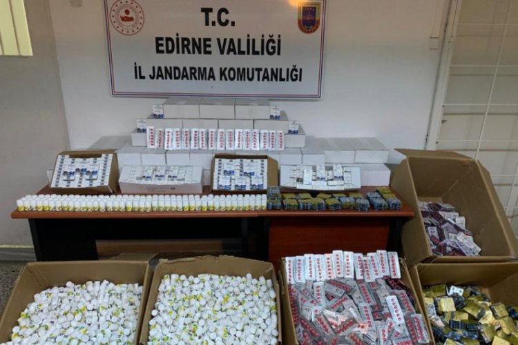 703 bin TL'lik cinsel i&ccedil;erikli ka&ccedil;ak hap ve jel ele ge&ccedil;irildi