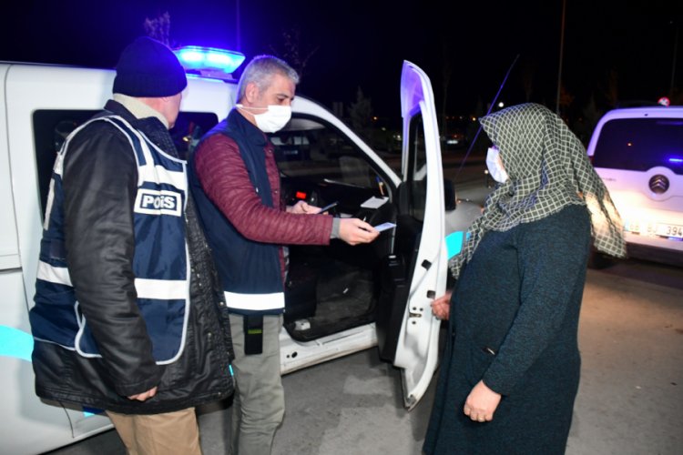 Kısıtlamada polis tarafından evine bırakılan kadın: Allah devletimize, polisimize ziyan vermesin