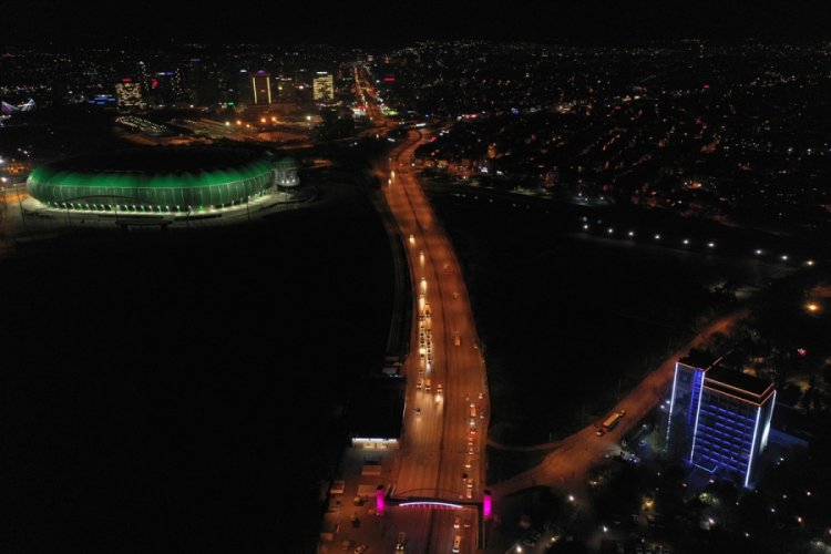 Bursa'da cadde ve sokaklar sessizliğe b&uuml;r&uuml;nd&uuml;
