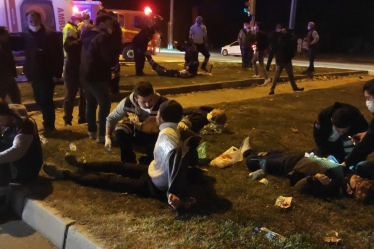 Denizli'de korkun&ccedil; kaza: 14 yaralı