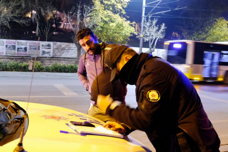 Ceza kesilen kişiden, polise: İnşallah arabanız bozulur da benim tamirhaneye gelmezsiniz