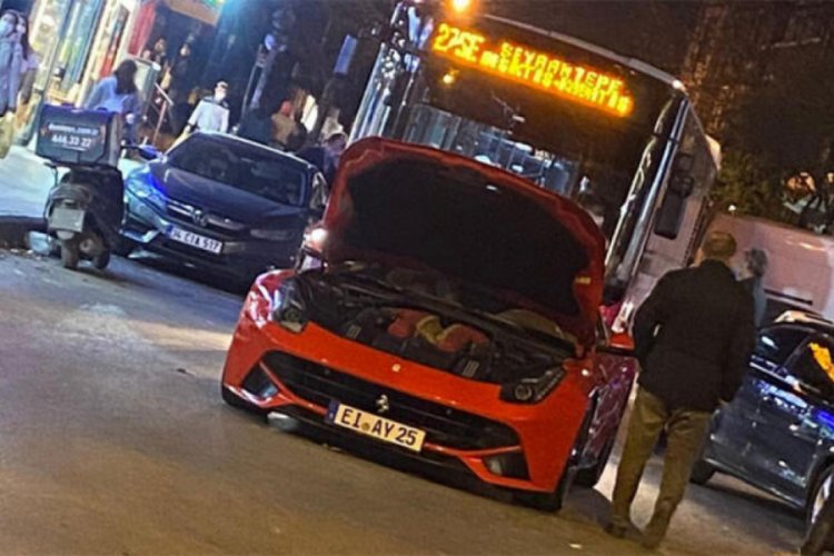 5 milyon TL'lik otomobil yolda kaldı! Kimse &ccedil;&ouml;z&uuml;m&uuml;n&uuml; bulamadı