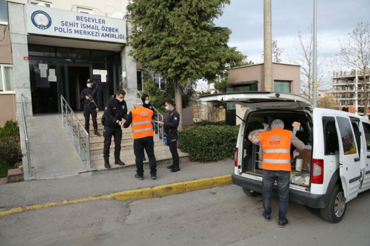Bursa Nil&uuml;fer Belediyesi'nden emniyet g&uuml;&ccedil;lerine jest