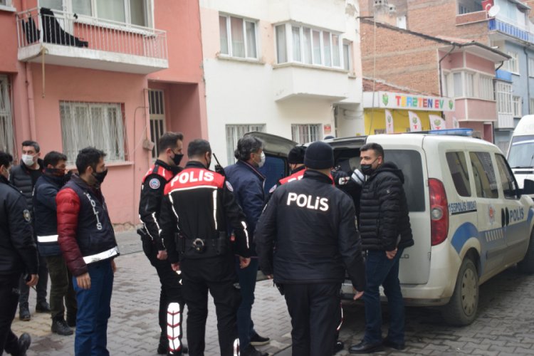 Tartıştığı annesini bı&ccedil;akla rehin aldı