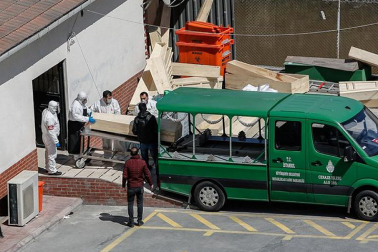İBB: Bug&uuml;n İstanbul'da 152 kişi 'bulaşıcı hastalık' nedeniyle hayatını kaybetti