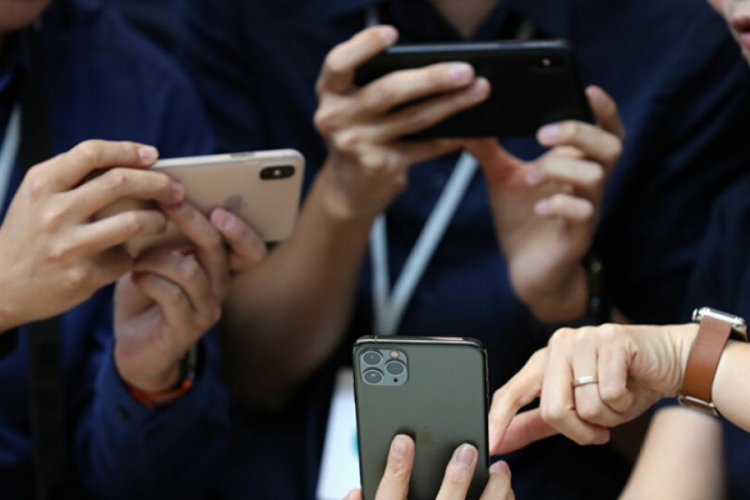 Maaşları eksik yatan iPhone iş&ccedil;ileri mesai &ccedil;ıkışında y&ouml;neticilerin ofisini bastı