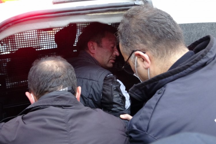 Bursa'da lin&ccedil; edilmekten polis kurtardı