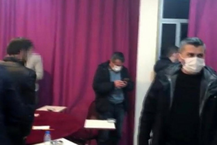Kahvehane baskınında sosyal mesafeye uymamaktan ceza
