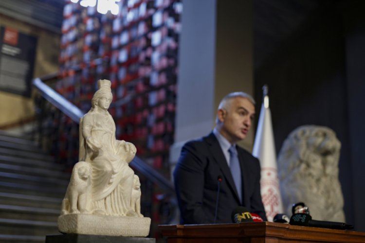 T&uuml;rkiye'ye getiren Kybele Heykeli İstanbul Arkeoloji M&uuml;zesi'nde sergilendi