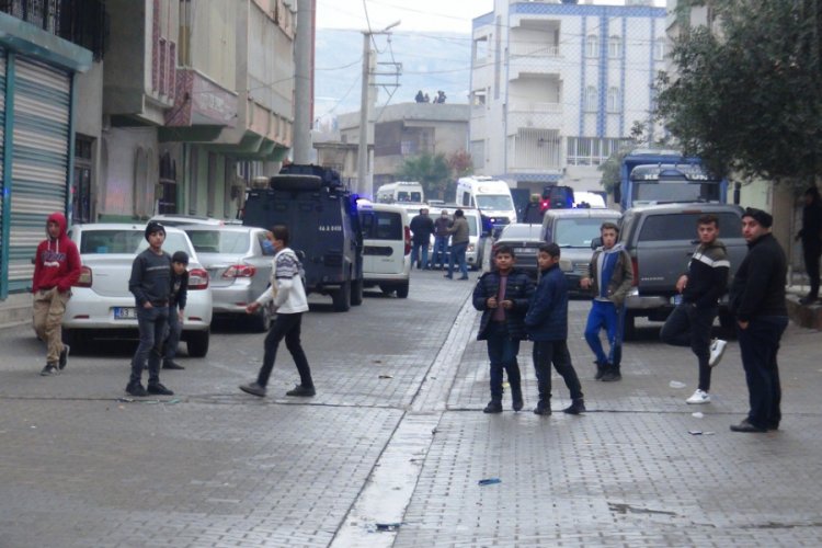 Tartışmaya m&uuml;dahale eden 2 polis bı&ccedil;aklandı