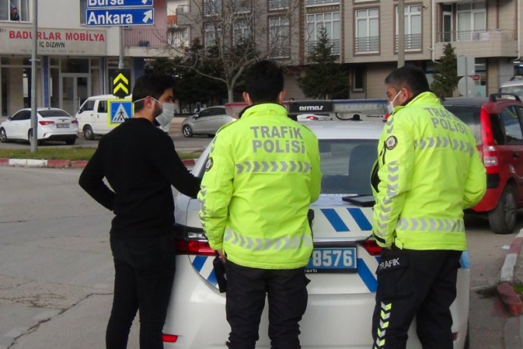 Bursa'da a&ccedil;ık olmayan kafeyi, a&ccedil;maya giden s&uuml;r&uuml;c&uuml; ceza yedi