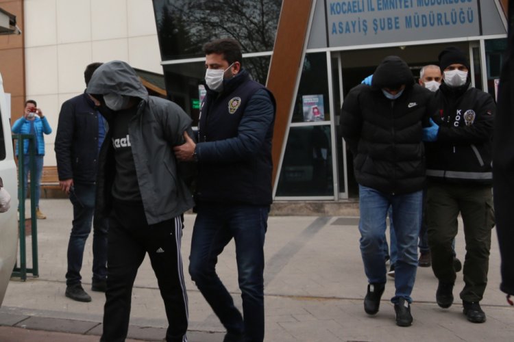 İ&ccedil;erisinde 100 bin TL'lik ziynet eşyası bulunan kasayı &ccedil;alan şahıslar yakalandı