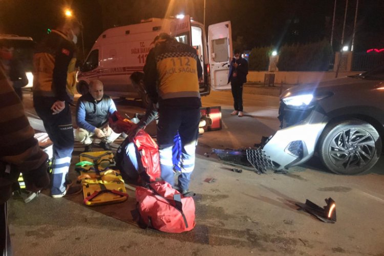 Bursa İnegöl'de otomobilin çarptığı motosikletin sürücüsü yaralandı