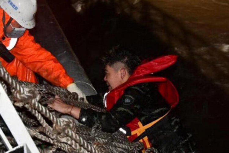 Çin'in Yangzı Nehri'nde iki gemi çarpıştı: 3 ölü