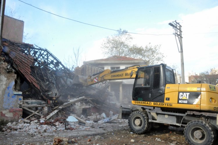Bursa Osmangazi'de 81 metruk bina yıkıldı