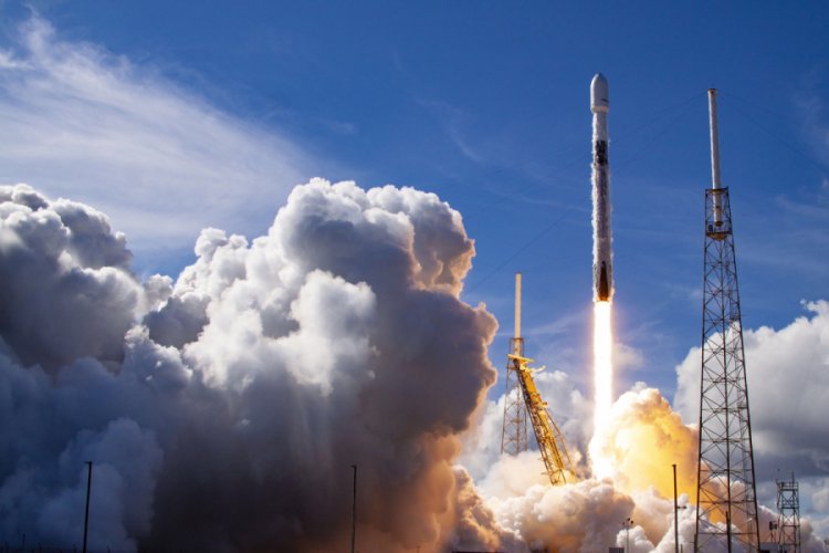 SpaceX, SiriusXM uydusunu başarıyla fırlattı