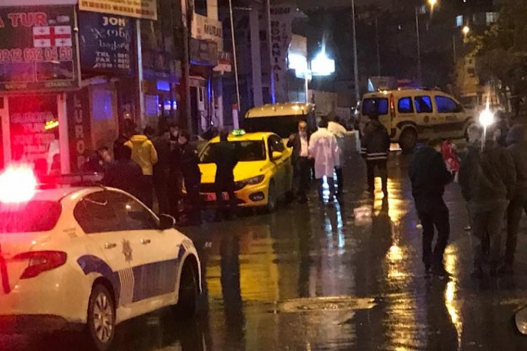 Bek&ccedil;ilere ateş eden 3 ş&uuml;pheli şahıstan 1'i bacağından vurularak etkisiz hale getirtildi
