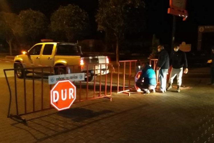 Mersin'de sahil yolu trafiğe kapandı