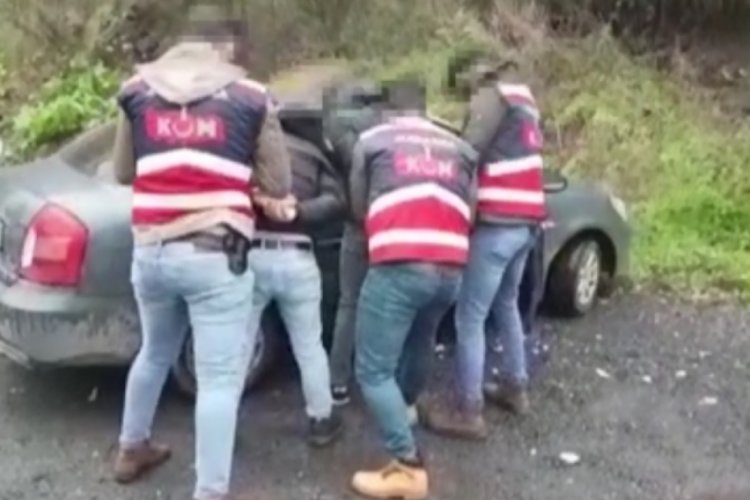 Otomobil bagajına gizlenen uyuşturucu b&ouml;yle bulundu