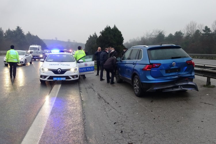 Mazot d&ouml;k&uuml;len yolda zincirleme kaza