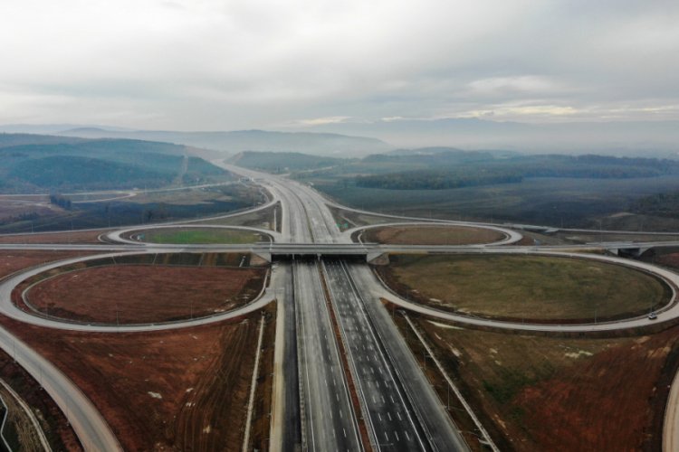 Kuzey Marmara Otoyolu'nun İzmit- Akyazı kesimi a&ccedil;ılıyor