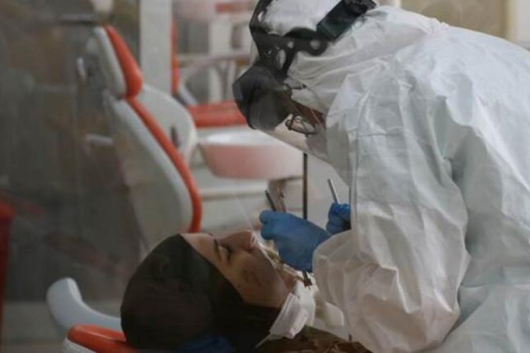 Koronavir&uuml;s riskine karşı diş tedavileri &ouml;zel kabinlerde yapılıyor