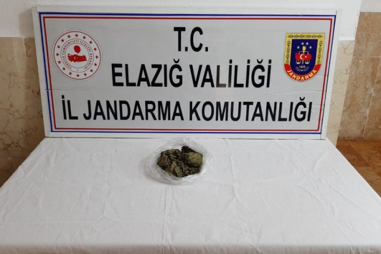 Sırtına sardığı 264 gram esrarla yakalandı