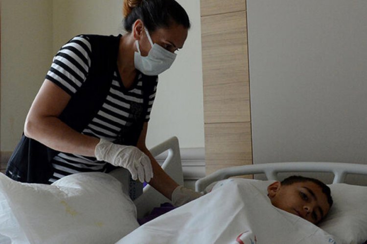 &Uuml;zerine kaynar su deviren Mira&ccedil; tedavi altına alındı