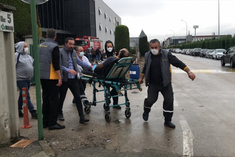 Bursa'da fabrikada yangın: İki işçi dumandan etkilendi
