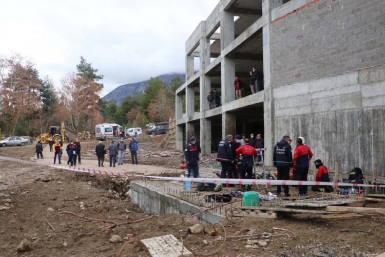 Foseptikte yaşamını yitiren belediye &ccedil;alışanı, zehirlenenlerin yardımına koşmuş