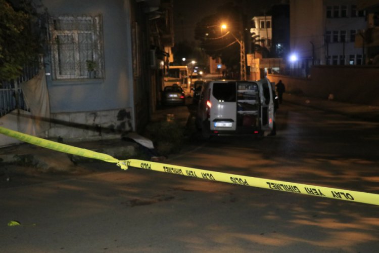 Tartıştığı kişiyi &ouml;ld&uuml;rd&uuml;, polise teslim oldu