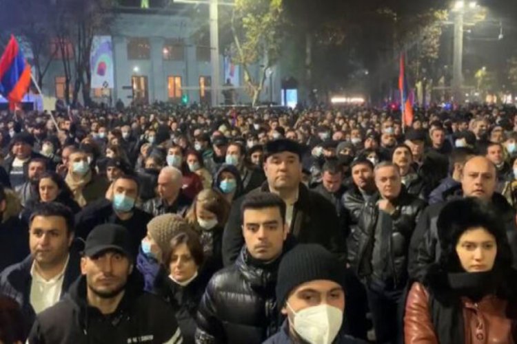 Ermenistan'da Paşinyana &ouml;fke dinmiyor