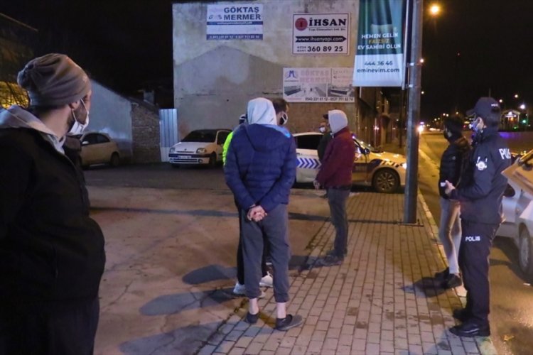 Bursa'da kısıtlamaya uymayan aynı ara&ccedil;taki 6 kişiye 19 bin lira ceza kesildi