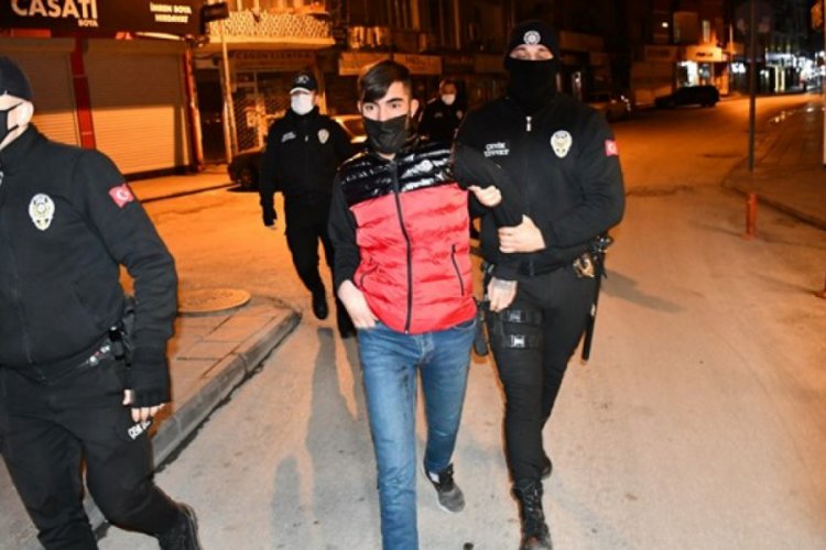 Kısıtlamaya uymayan gen&ccedil;ler: Zeki M&uuml;ren de izleyecek mi?