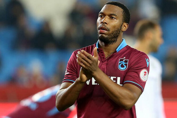 Daniel Sturridge, Aston Villa'ya imza atıyor