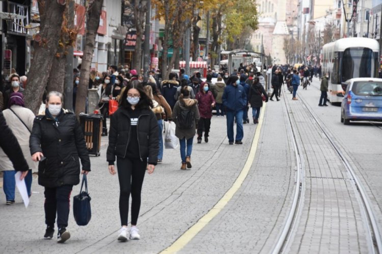 Eskişehir'de kısıtlamalarla corona vir&uuml;s vakaları d&uuml;şt&uuml;