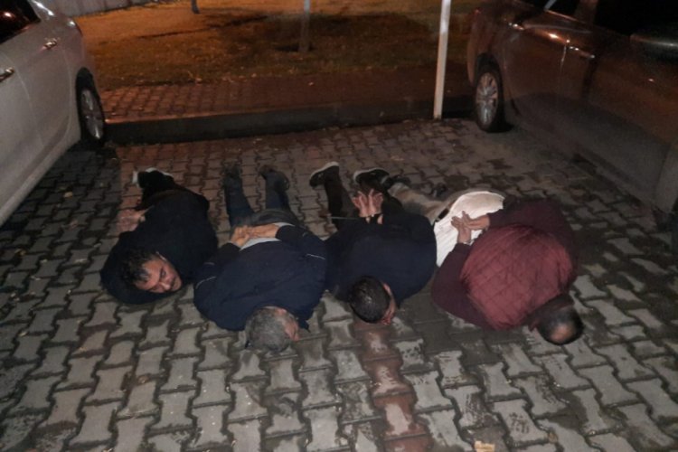 Denetimde alkoll&uuml; yakalanan FET&Ouml;'c&uuml;ler polise saldırdı