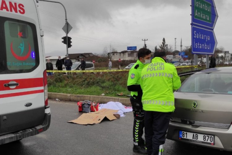 Ambulans ile otomobil kavşakta &ccedil;arpıştı: 1 &ouml;l&uuml;, 2 yaralı