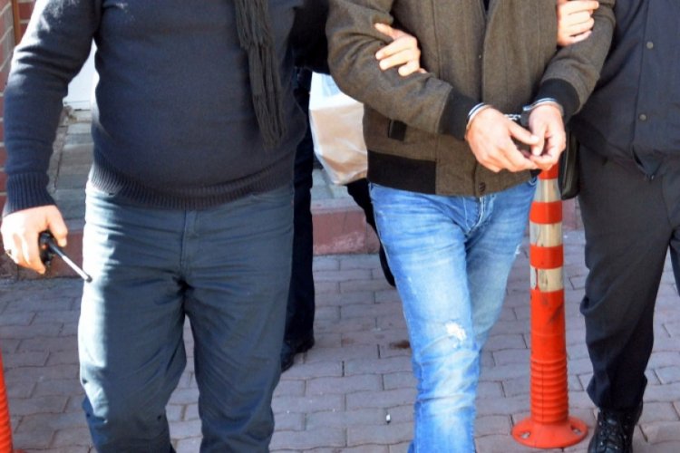 Sokağa &ccedil;ıkma kısıtlaması denetiminde polise saldıran 4 ş&uuml;pheli tutuklandı