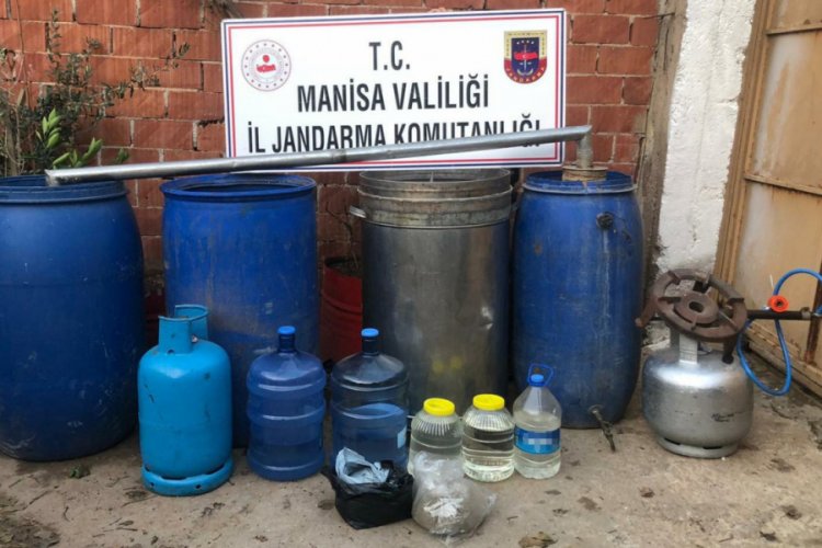 Manisa'da 425 litre sahte i&ccedil;ki ele ge&ccedil;irildi