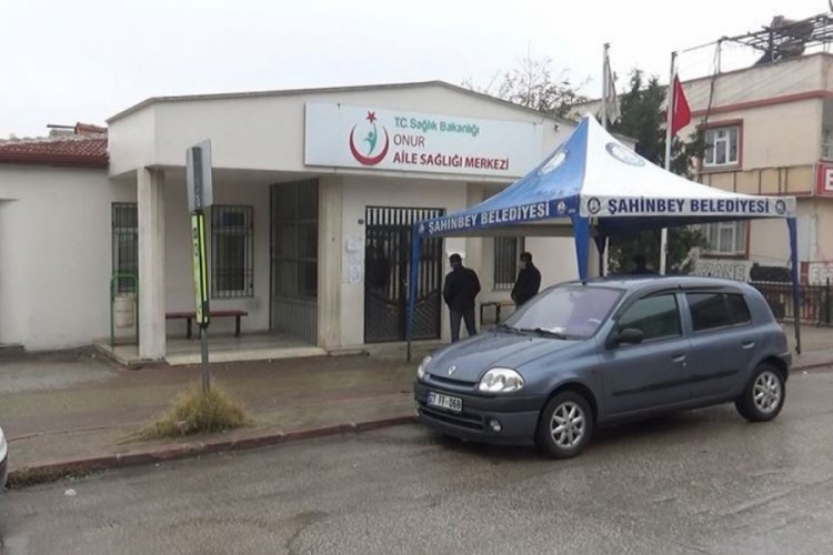 İ&ccedil;ine t&uuml;k&uuml;rd&uuml;ğ&uuml; suyu doktorun &uuml;zerine atan koronavir&uuml;s ş&uuml;phelisi serbest bırakıldı