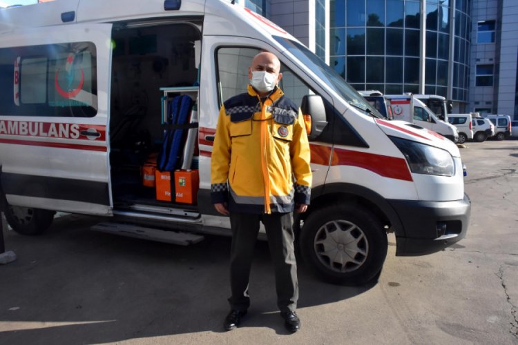 Koronavir&uuml;s&uuml; yenen doktordan 'maske' &ccedil;ağrısı