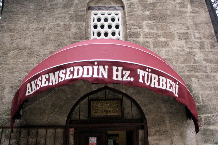T&uuml;rbeye takılan Fransız tentesi tartışma yarattı