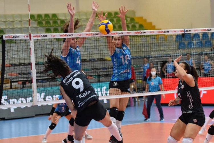 Nil&uuml;fer Belediyespor'un sultanları durdurulamıyor
