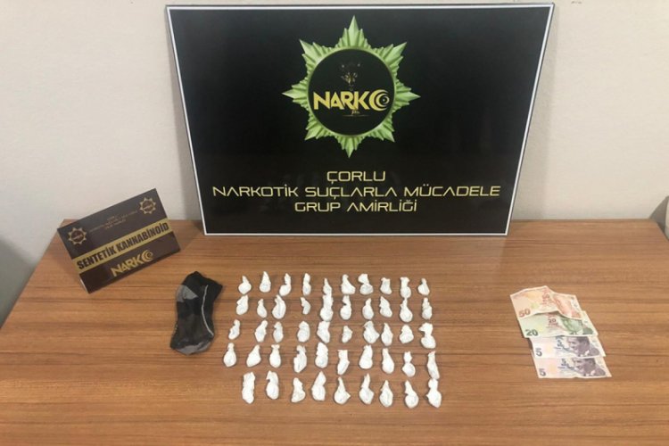 Narkotik operasyonunda biri &ccedil;ocuk 2 g&ouml;zaltı
